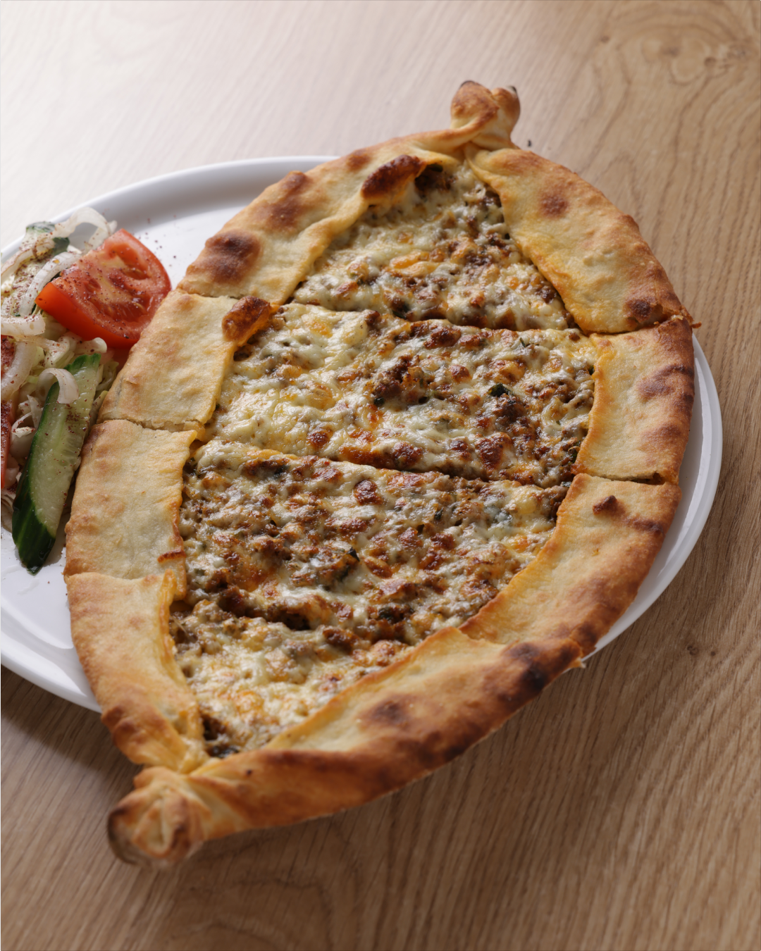 Pide Rinderhackfleisch u. Goudakäse