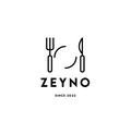 Das Logo des Zeyno Restaurants zeigt eine stilisierte Gabel und ein Messer, die einen Kreis bilden, mit dem Schriftzug "ZEYNO" darunter. Unter dem Namen steht "Since 2022". Das Design ist in schwarzer Farbe auf weißem Hintergrund gehalten.
